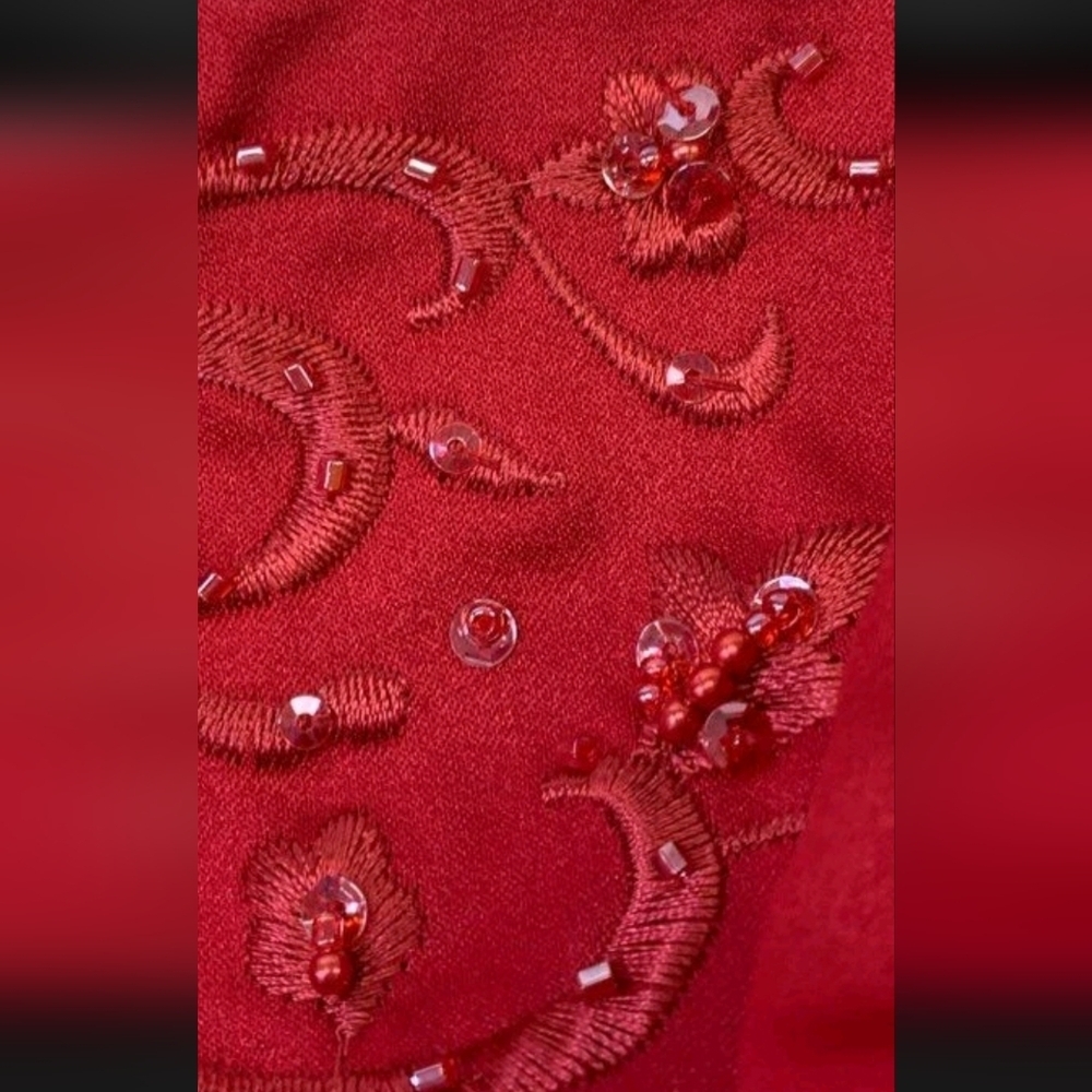 DAVIDS BRIDAL APPLE RED STRAPLESS FORMAL EMBROIDERED BEADED SIDE TIER DRESS SZ12 - Picture 4 of 7